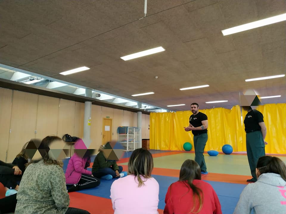 TALLER DEFENSA FEMENINA EN PAMPLONA ORGANIZADO POR DELEGACIÓN DE GOBIERNO Y GUARDIA CIVIL 2019