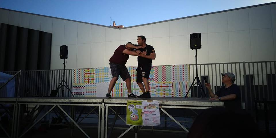 CHARLA Y EXHIBICION DE KRAV MAGA EN EL BARRIO LOGROÑES DE MADRE DE DIOS