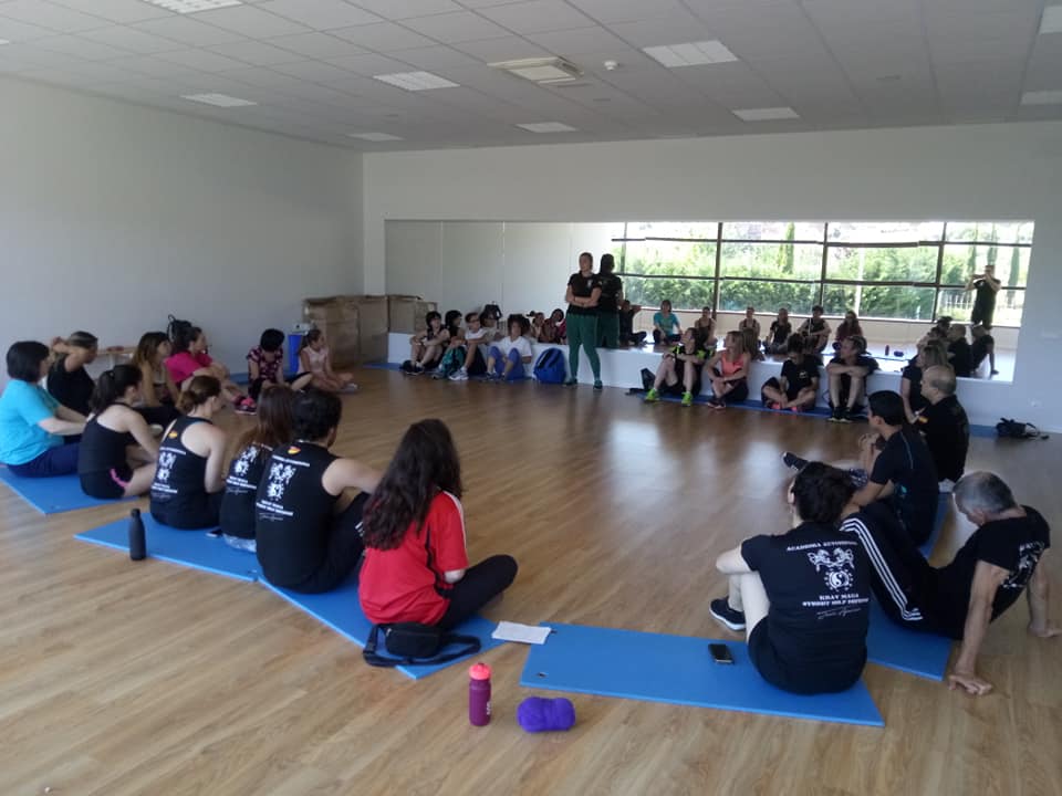 Taller de Autoproteccion Femenina organizado por la empresa OMIKRON y dirigido por el Instructor Jesus Aparicio y la Psicologa Mariel Orive en la localidad navarra de Andosillal. Gracias a todas por vuestra asistencia